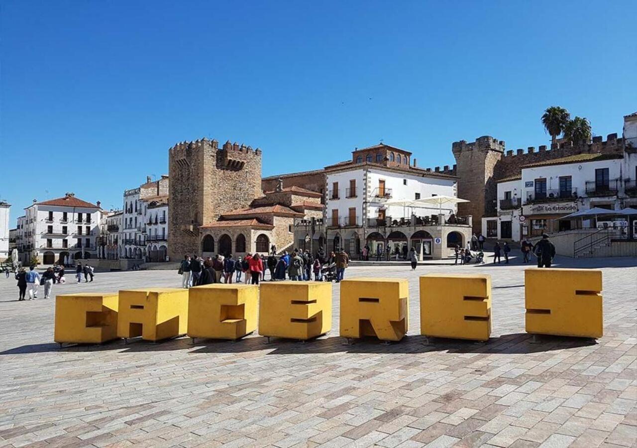 Elegante Apartamento Para 5 En El Centro De Caceres Con Wifi 外观 照片